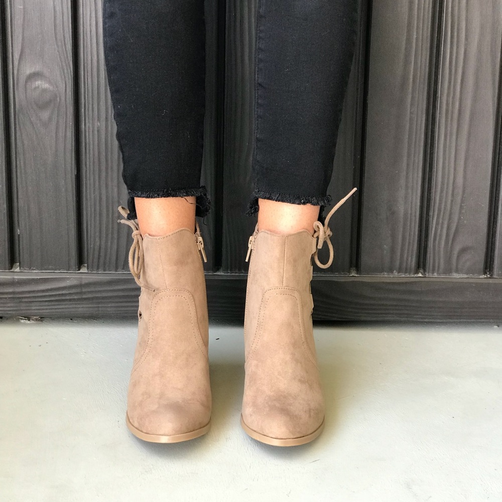 NIB Tan Distressed Side Tie Ankle Boots - Picture 5 of 8